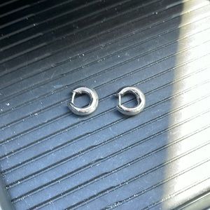 Kendra scott silver hoops